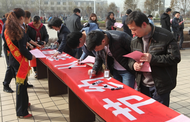 阳城煤电女工以倡议节俭庆祝妇女节