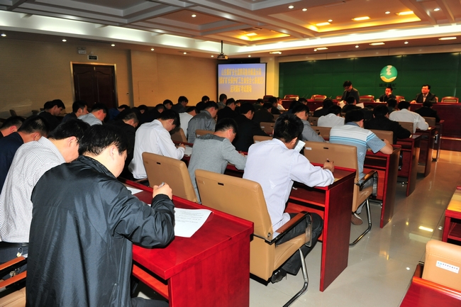 鲁西分局对运河煤矿《煤矿矿长保护矿工生命安全七条规定》宣贯工作进行督查