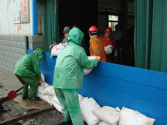霄云煤矿成功举行矿井防汛抢险应急撤人演练