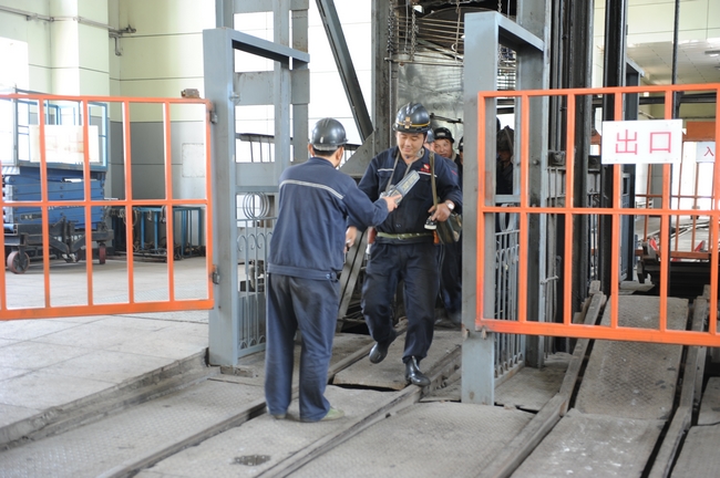 鹿洼煤矿“应急救援管理管理月”活动扎实开展