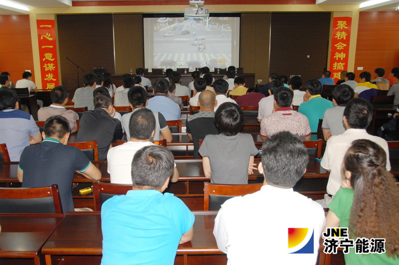 霄云煤矿举办汽车驾驶员行车安全专题培训