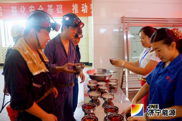 义桥煤矿开展“夏日送清凉”活动