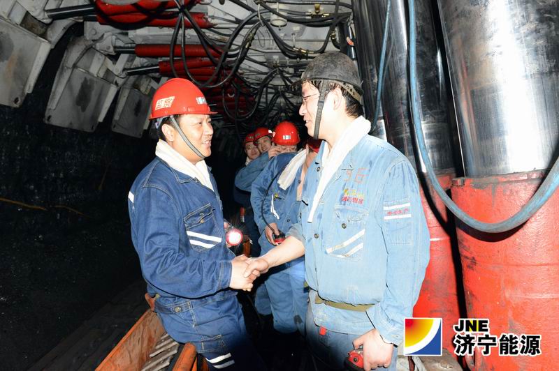 张广宇新年第一天到企业看望慰问干部职工