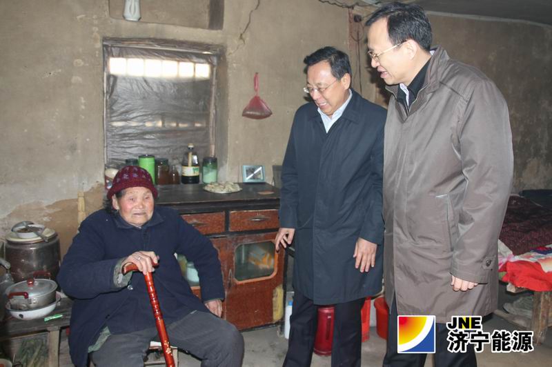 李合军到曲阜市西夏侯村慰问困难群众