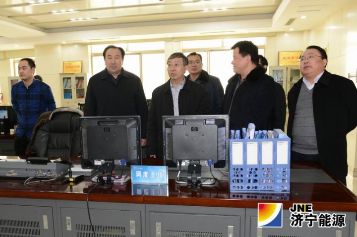 张学生到霄云煤矿节后慰问