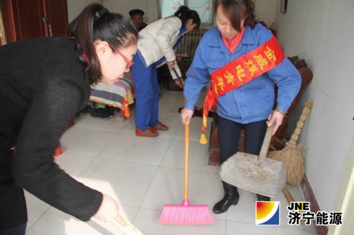 金威煤电团委组织开展学雷锋志愿服务活动