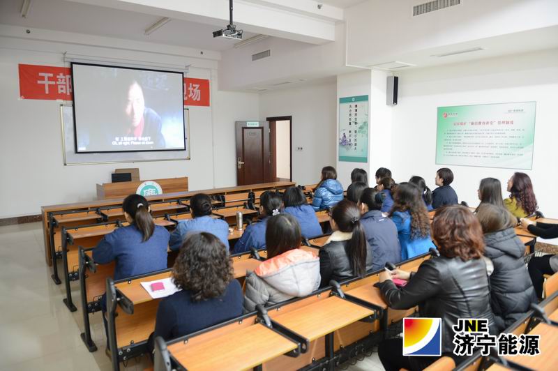 安居煤矿组织女职工观看经典励志电影庆祝“三八”国际劳动妇女节