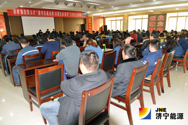 运河煤矿、霄云煤矿举办交通安全知识讲座