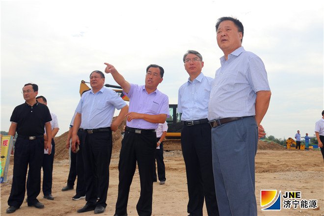 2018年9月5日，梁山县委书记贾治阜率队到济矿物流现场督导调度市观摩活动筹备情况（路英杰）_副本.jpg