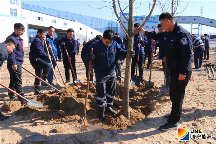 2019年3月12日，济矿物流公司开展“播种绿色 绿化家园”主题植树活动 (2).jpg