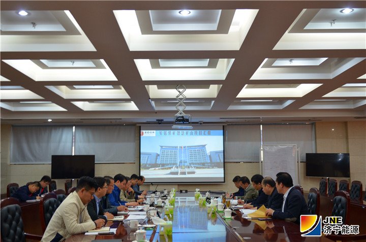 1556413279128346.jpg 2019年4月26日,集团公司党委副书记、总经理张广宇来到安居煤矿组织座谈会.jpg