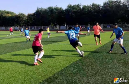 济宁能源起航足球队与汶上中锐足球队举行友谊赛