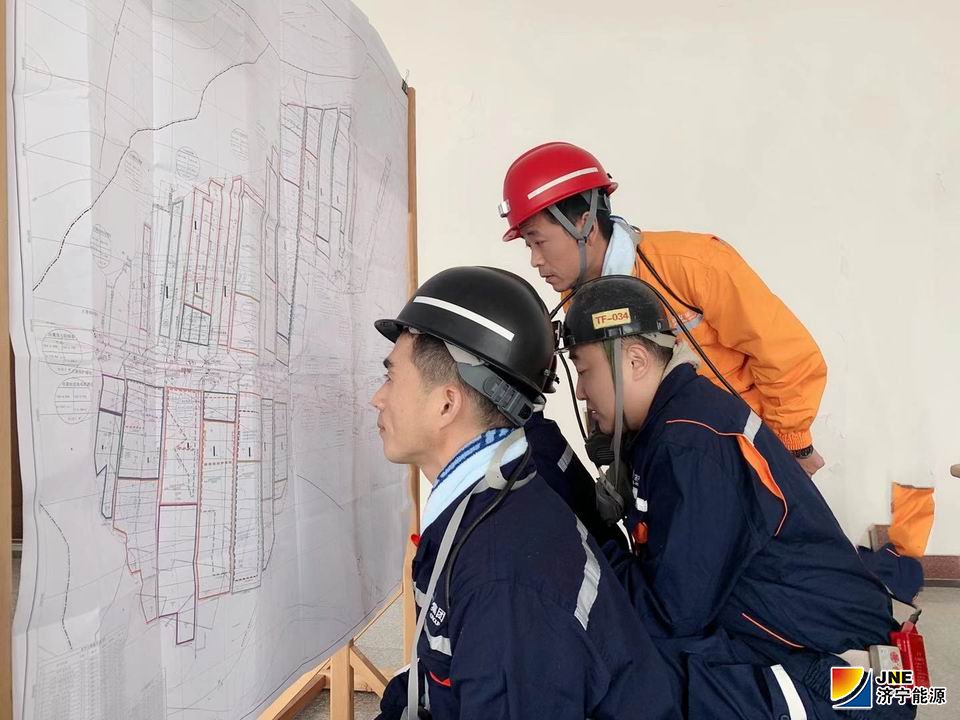 1573440837812999.jpg 周彦昌工作中1(摄影:闫琳琳).jpg