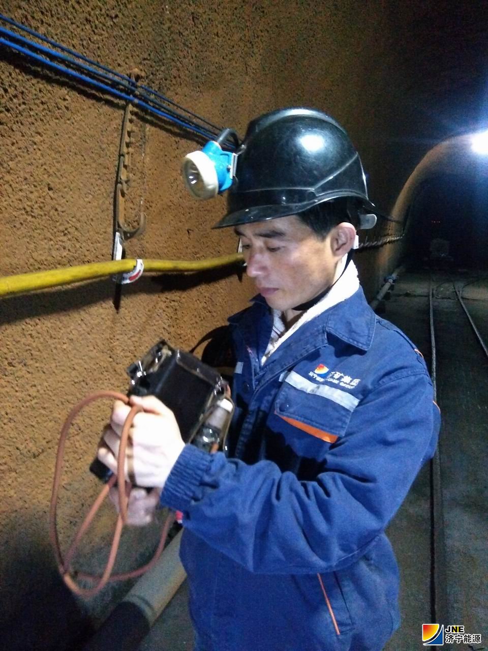 1573440886502051.jpg 周彦昌工作中2(摄影:闫琳琳).jpg