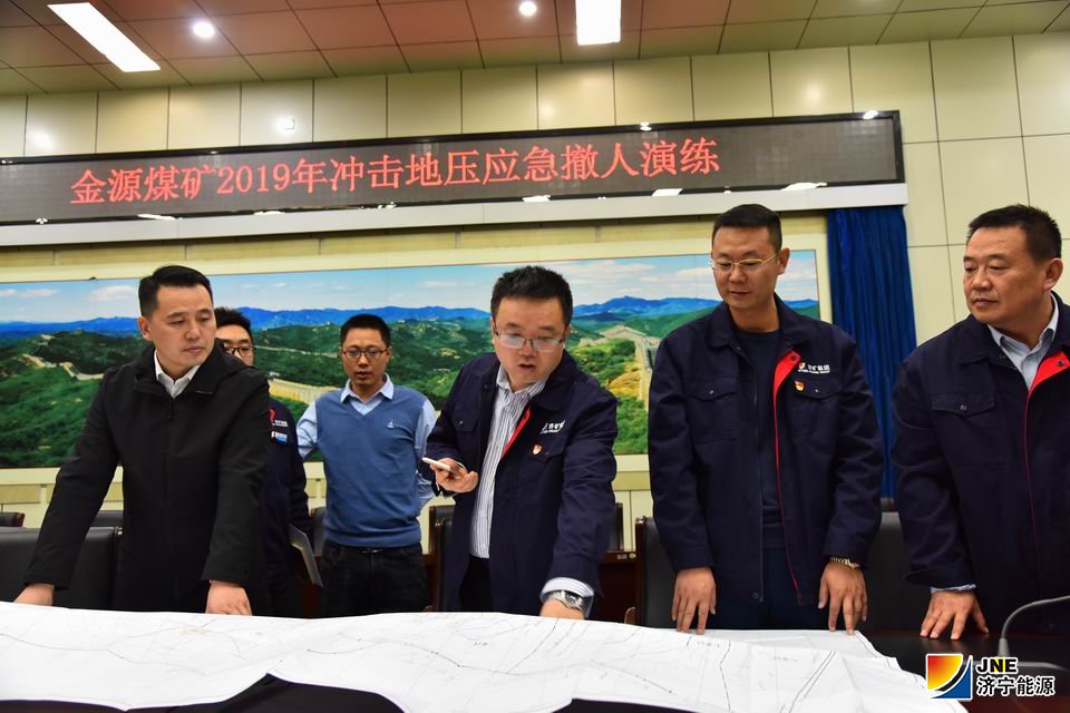 2019年11月15日，金源煤矿举行2019年冲击地压事故应急演练（徐帅）.JPG