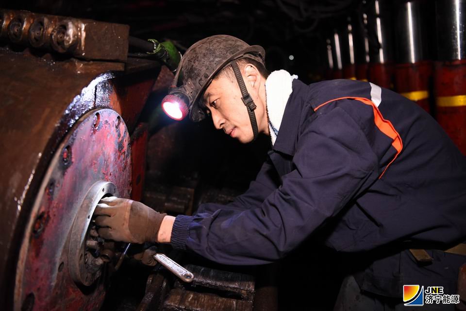 1574645371761576.jpg 2019年11月16日,金桥煤矿陈兆旭(孙欢 摄).jpg