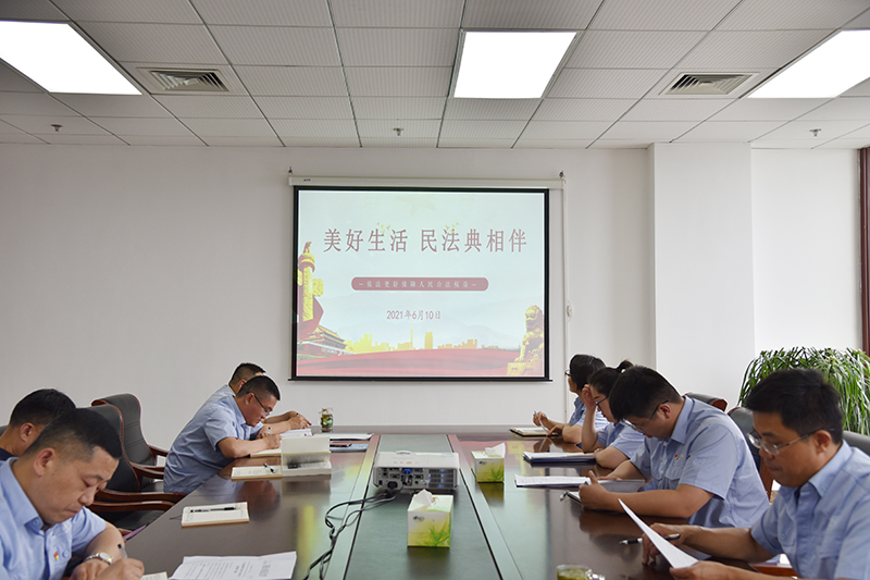 鲲鹏公司：鲲鹏公司开展“民法典”专题学习（鲲鹏公司  薛皛皛）.JPG