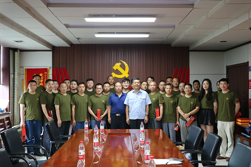 1627543820680909.jpg 义桥煤矿召开“退伍不退色、岗位显本色”退伍军人座谈会1 - 复件.jpg