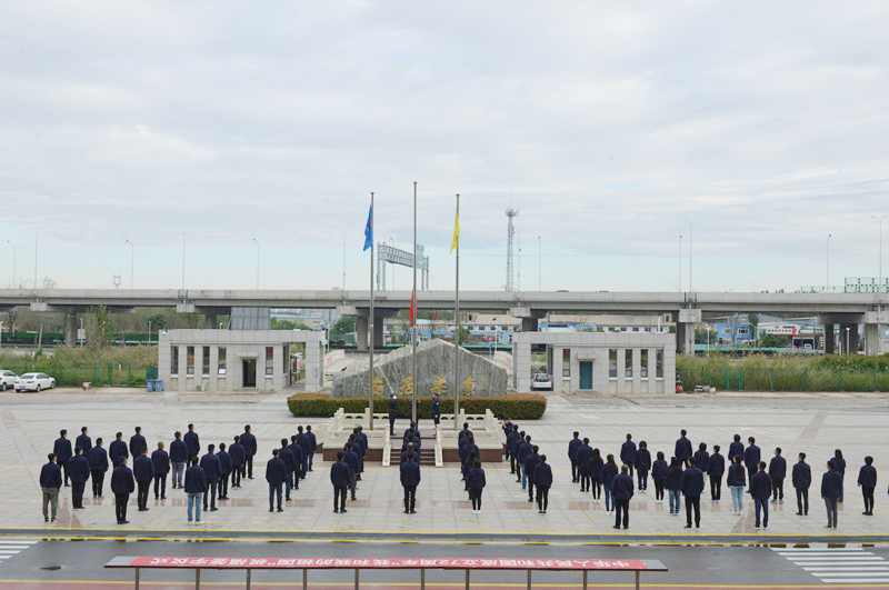 1634003020631448.jpg 安居煤矿举行“学党史 庆国庆 促发展”升旗仪式_副本.jpg