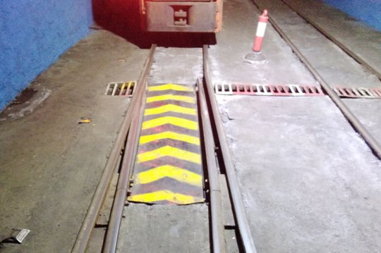 学标准·对标准·落实标准丨霄云煤矿道岔警示护板提升标准保安全