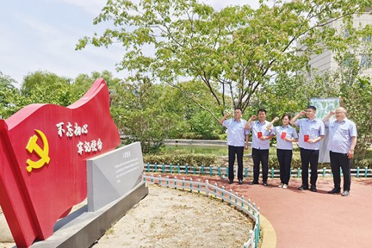 花园煤矿举行党员集体入党宣誓仪式