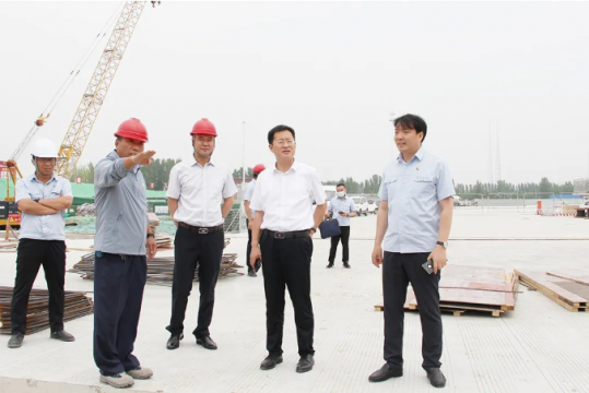 王崇景到龙拱港调研项目建设