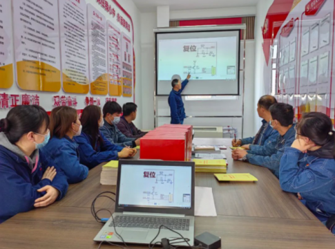 义桥煤矿“每人一讲”技术微课堂，分享“拿手绝活”