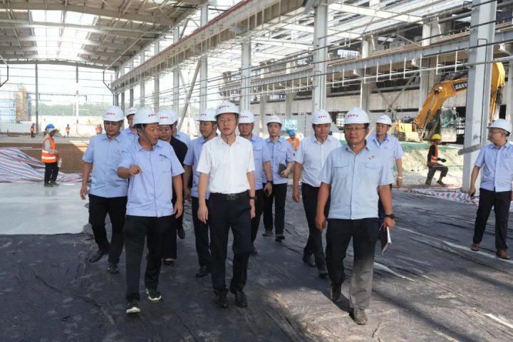 王崇景带队到相关企业检查指导工作