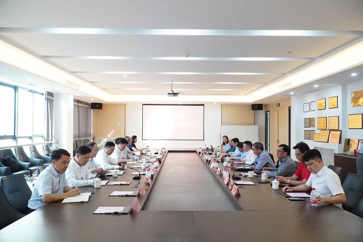 济宁能源集团与华夏一号合作推进会在扬中市召开