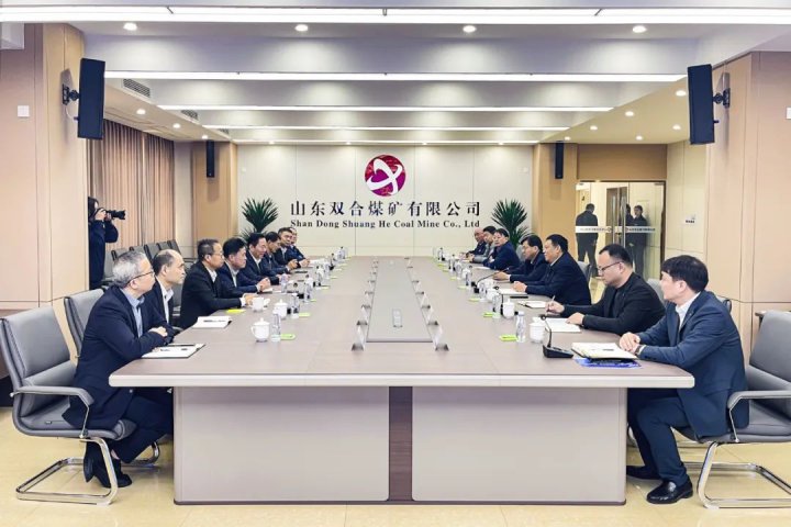 张广宇陪同香港中油燃气客人到双合煤矿调研工作