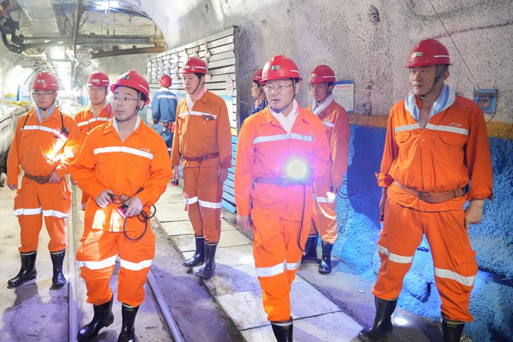 王崇景到阳城二号井检查指导工作