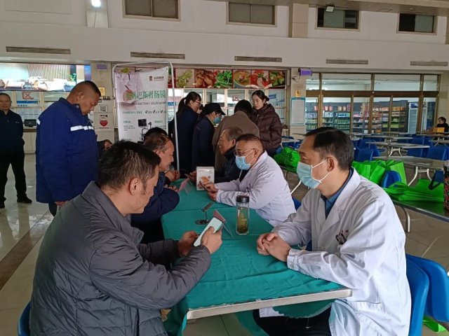 花园煤矿举办心肺复苏、流感预防讲座及义诊活动