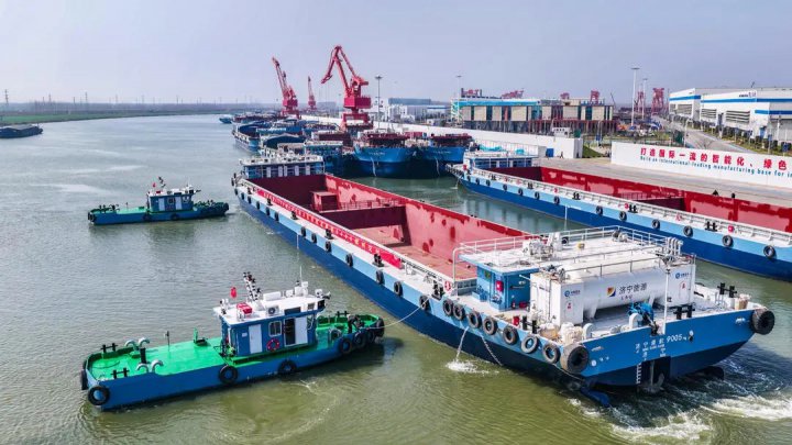 新能船业两船交付，再续新单！